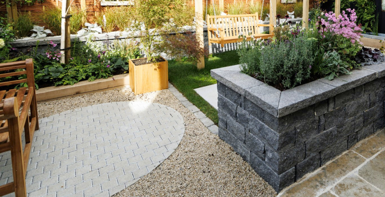 Silver cobbles for garden patio