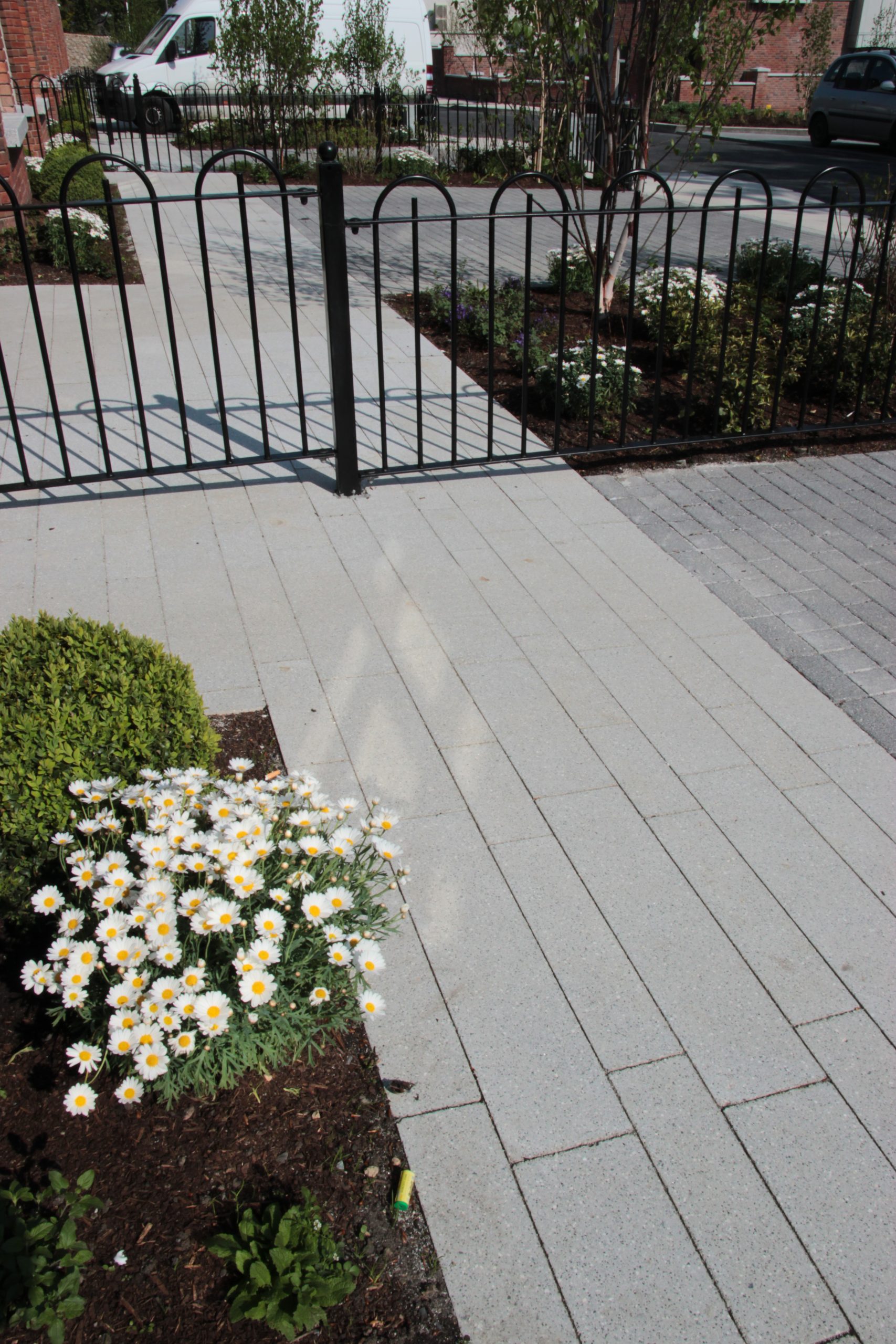 Albany Killiney Clima black granite 200 x 100 pembroke silver granite ground (21)