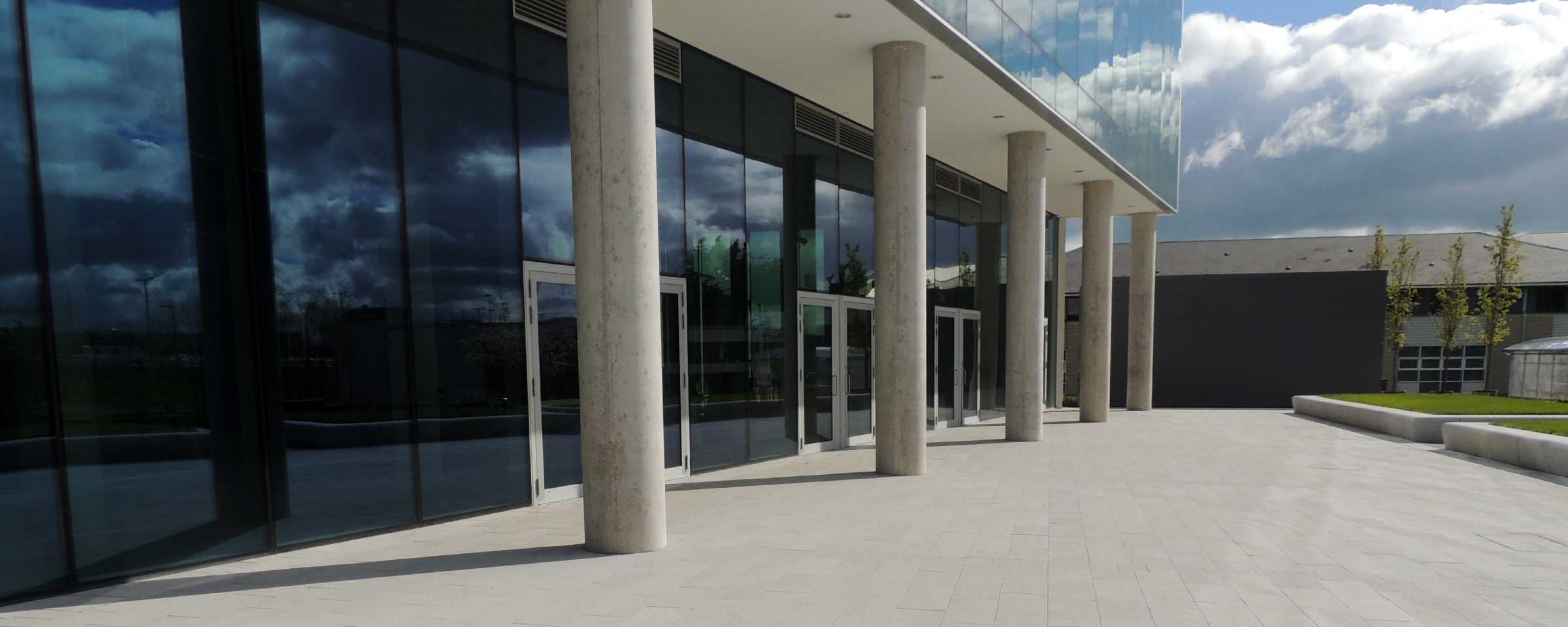 Dublin Airport Central - Paving and Walling