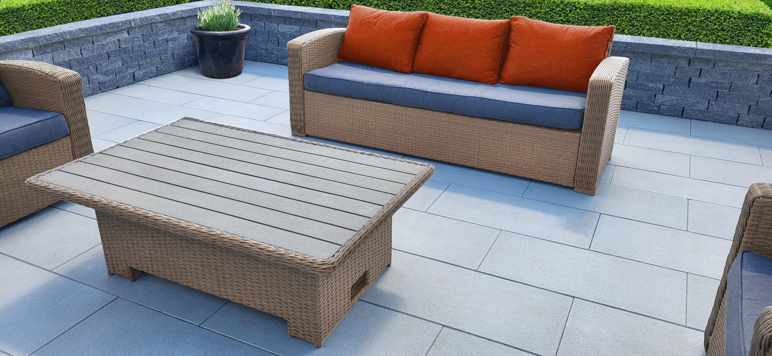 Massimo Flag in Silver Granite