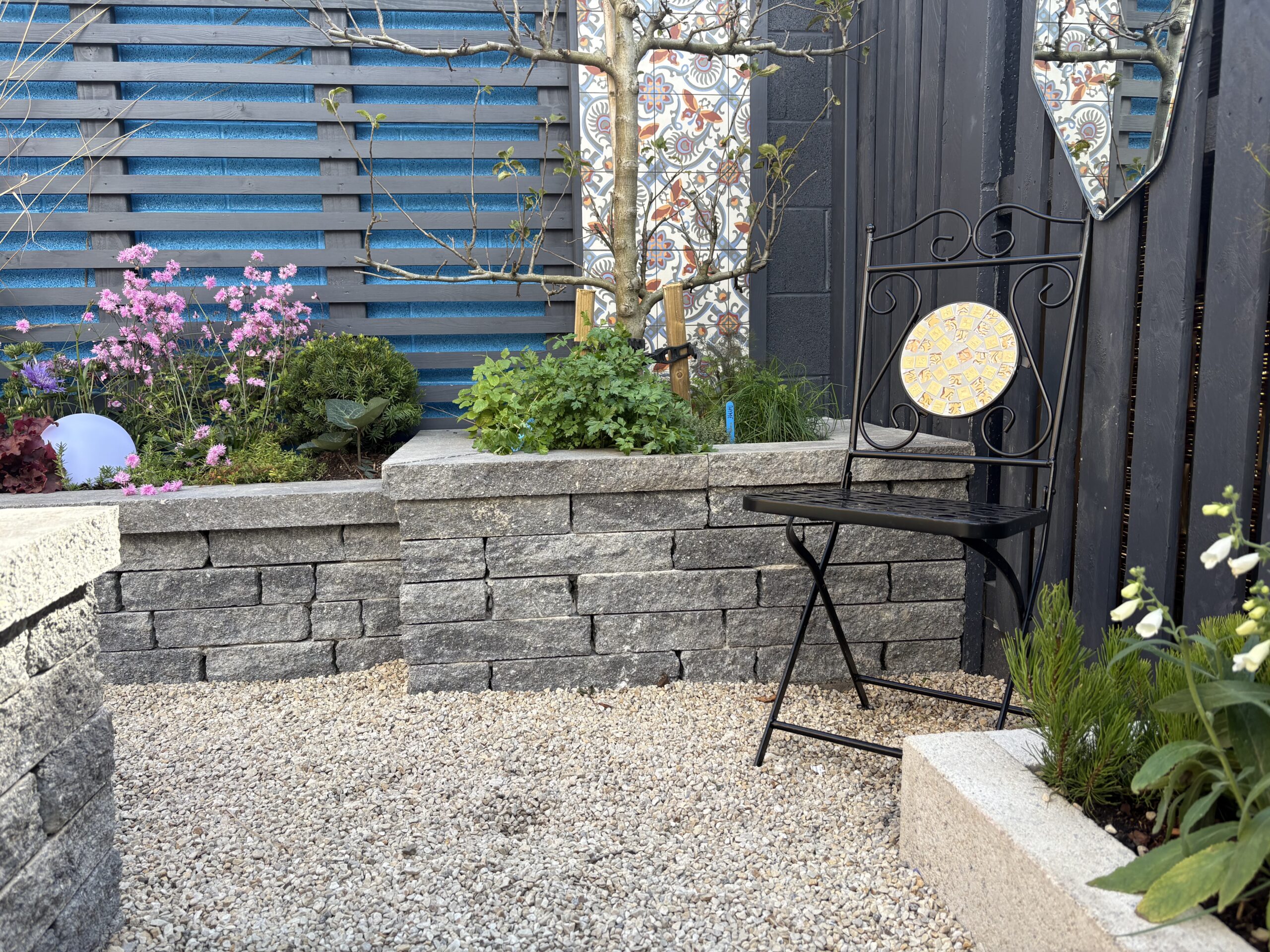 Connemara Walling in Raven